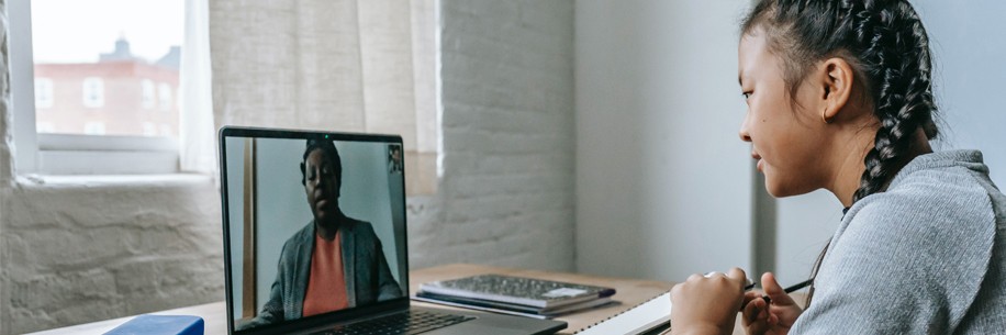 Children in front of laptops