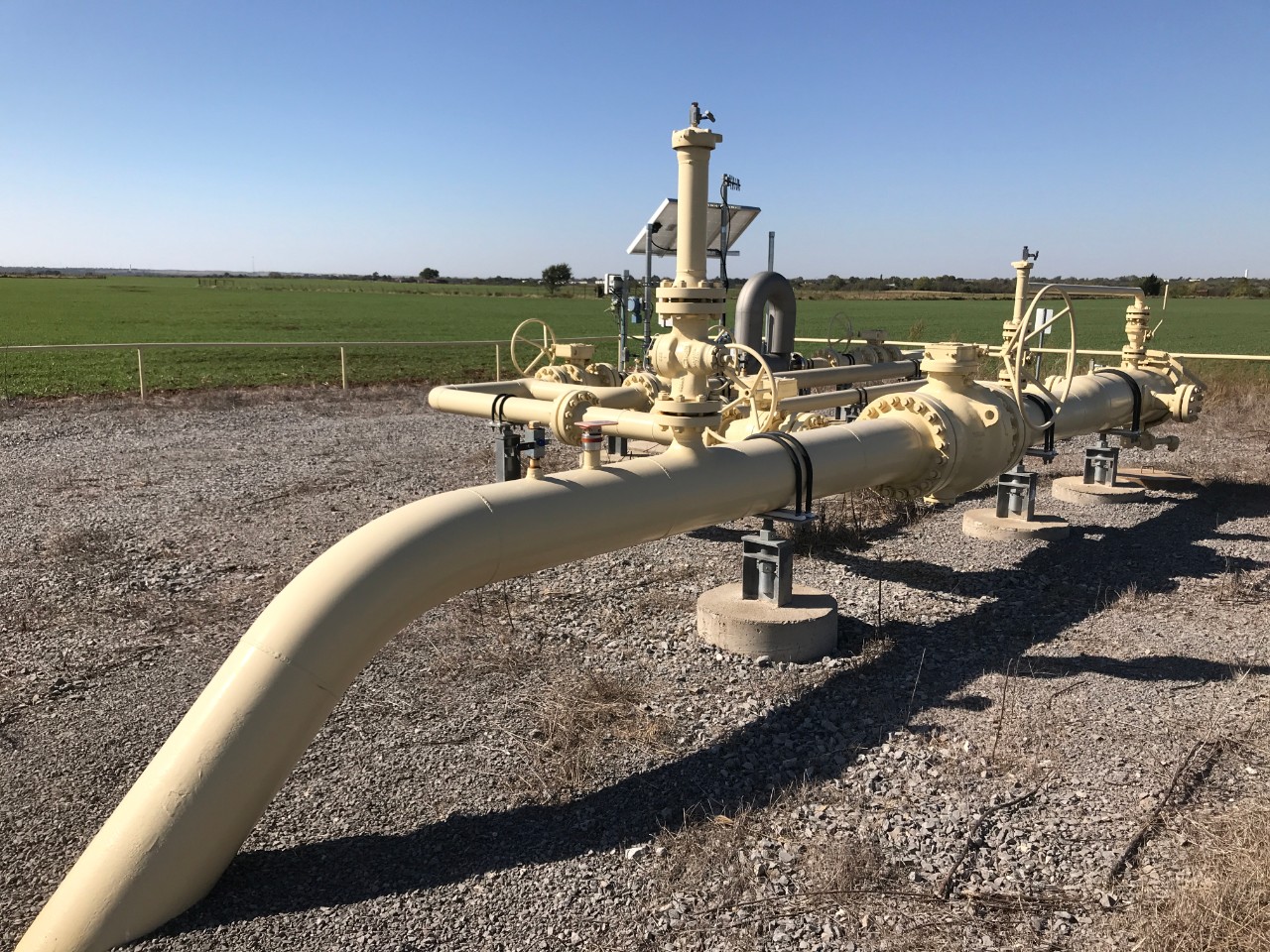 Pipeline "pig point"where a device used for cleaning, inspecting, or otherwise maintaining the pipeline can be used