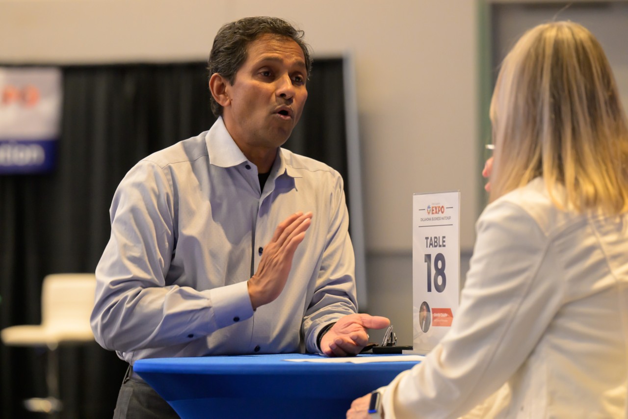 A Business Matchup Attendee talks to Glenda Caudle.